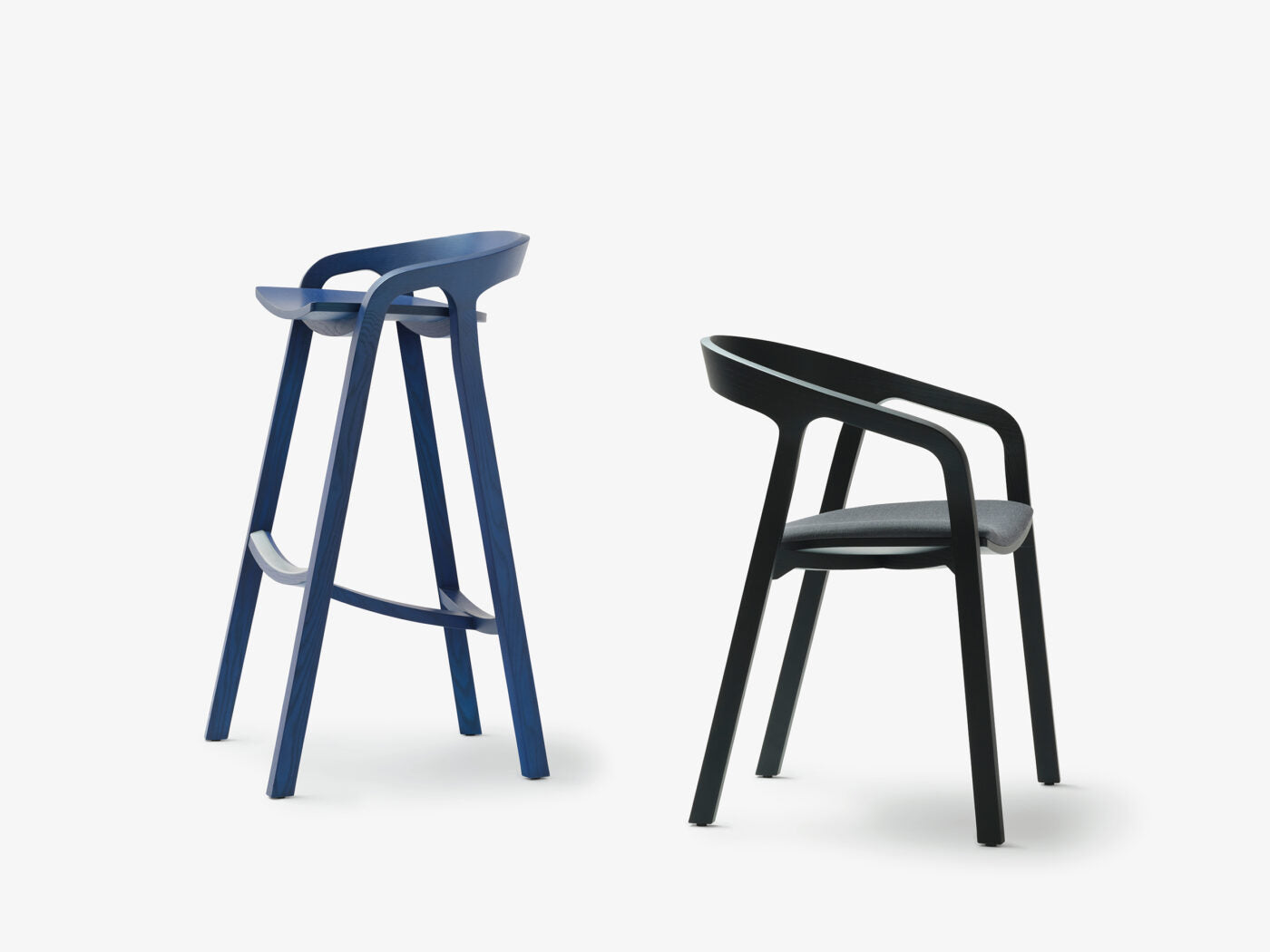 Mattiazzi MC1 SHE SAID Counter และ Bar Stool สตูลไม้ ash ออกแบบโดย Nitzan Cohen พร้อม backrest โค้งต่อเนื่องและรายละเอียดงานไม้ร่วมสมัย
