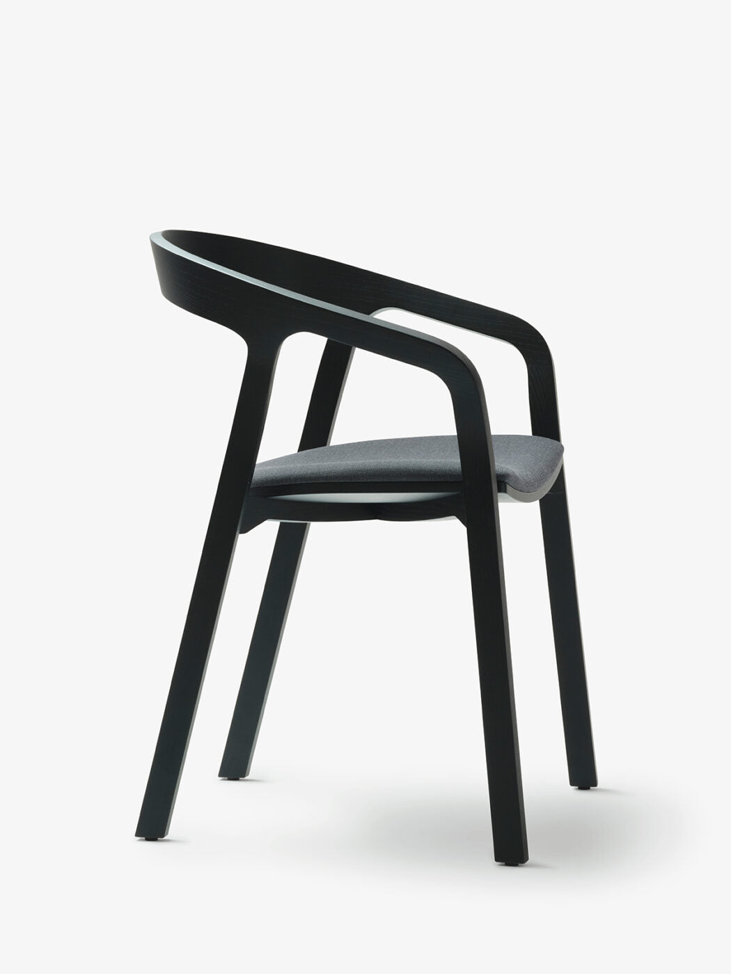 Mattiazzi MC1 SHE SAID Chair เก้าอี้ไม้ ash ออกแบบโดย Nitzan Cohen พร้อม armrest โค้งลาดและรายละเอียดงานไม้ต่อเนื่อง