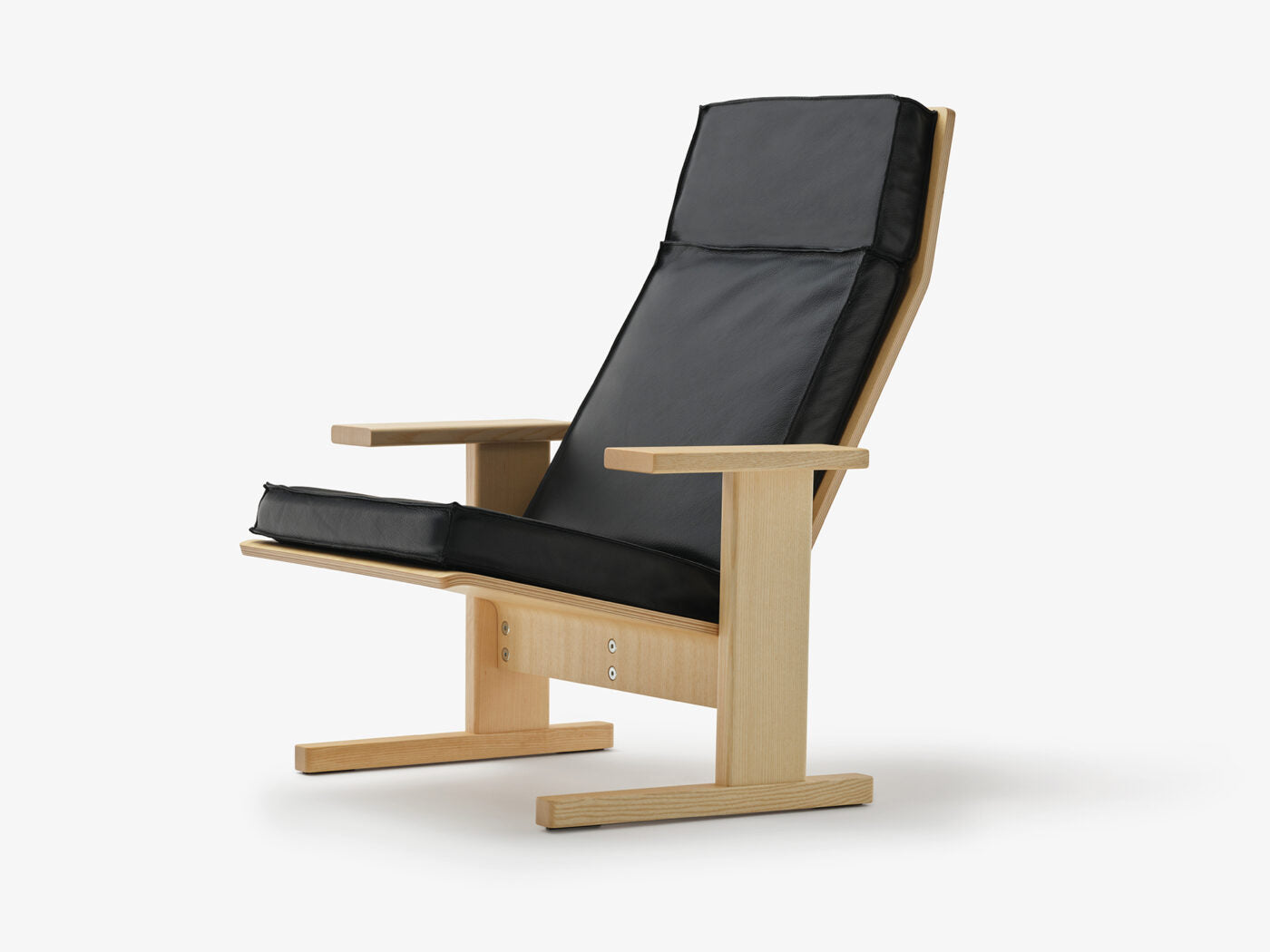 Mattiazzi MC15 QUINDICI Lounge Chair โครงไม้ ash พร้อม removable upholstery สำหรับพื้นที่ภายในร่วมสมัย