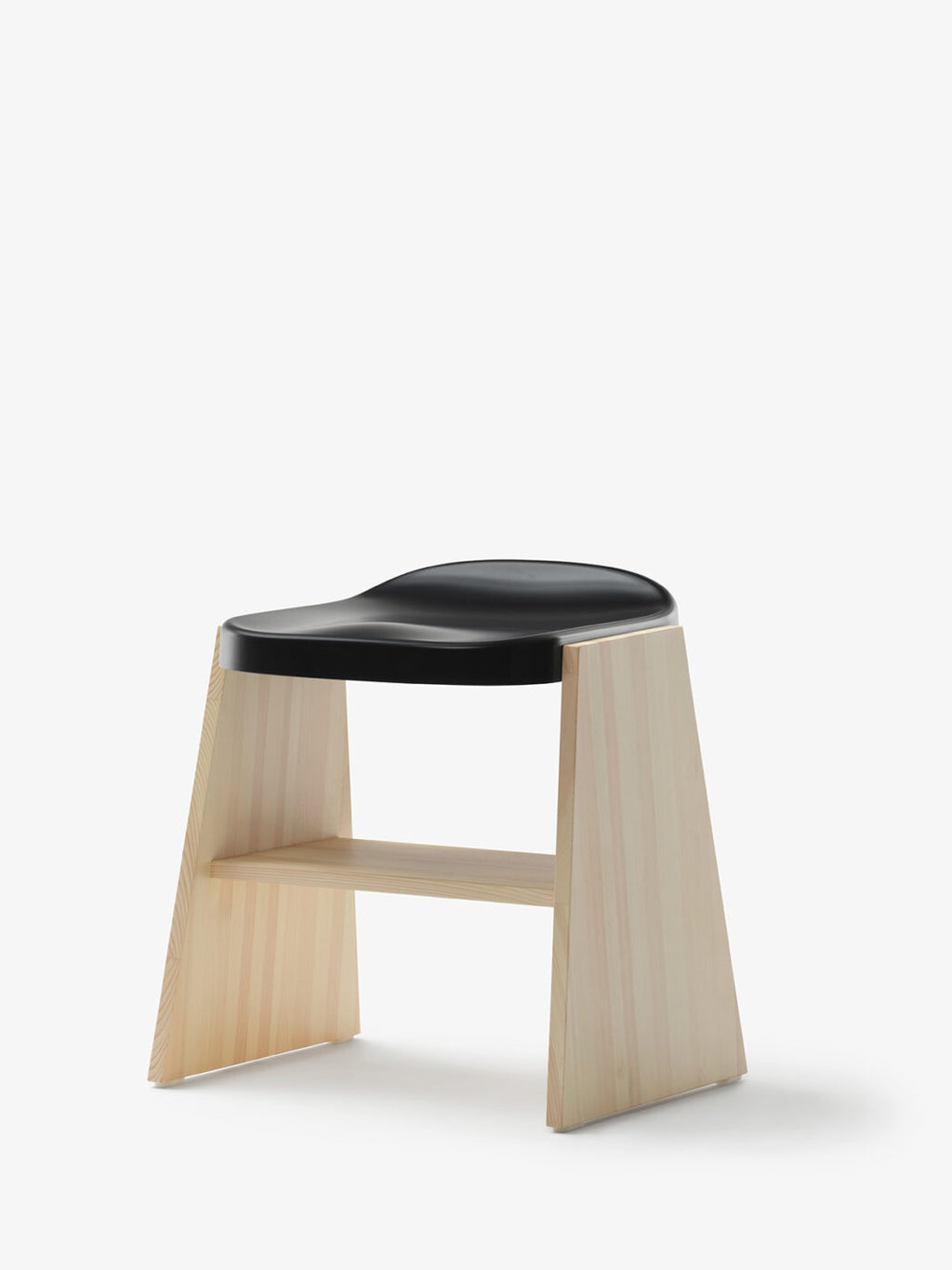 Mattiazzi MC19 FRONDA Stool สตูลโครงไม้ pine พร้อม shelf ใต้ที่นั่งและ steel seat สำหรับพื้นที่ภายในร่วมสมัย