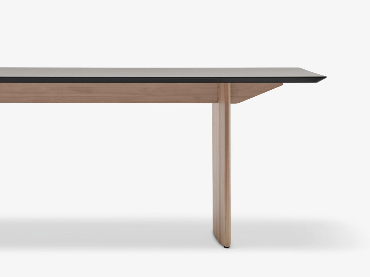 Mattiazzi MC19 FRONDA Table โต๊ะโครงไม้ pine พร้อม FENIX NTM® top สำหรับพื้นที่ทำงานและรับประทานอาหารร่วมสมัย