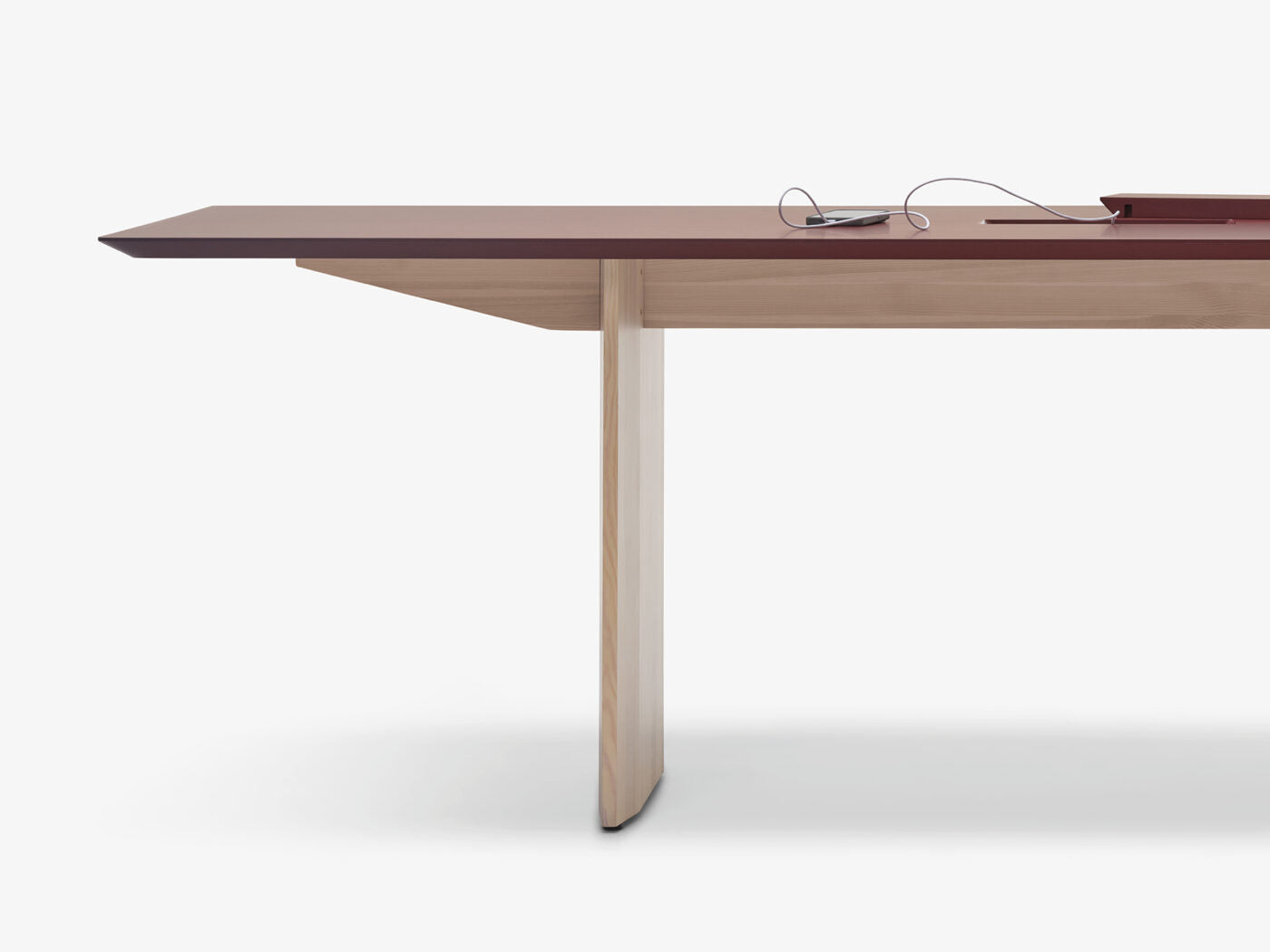 Mattiazzi MC19 FRONDA Table โต๊ะโครงไม้ pine พร้อม FENIX NTM® top สำหรับพื้นที่ทำงานและรับประทานอาหารร่วมสมัย