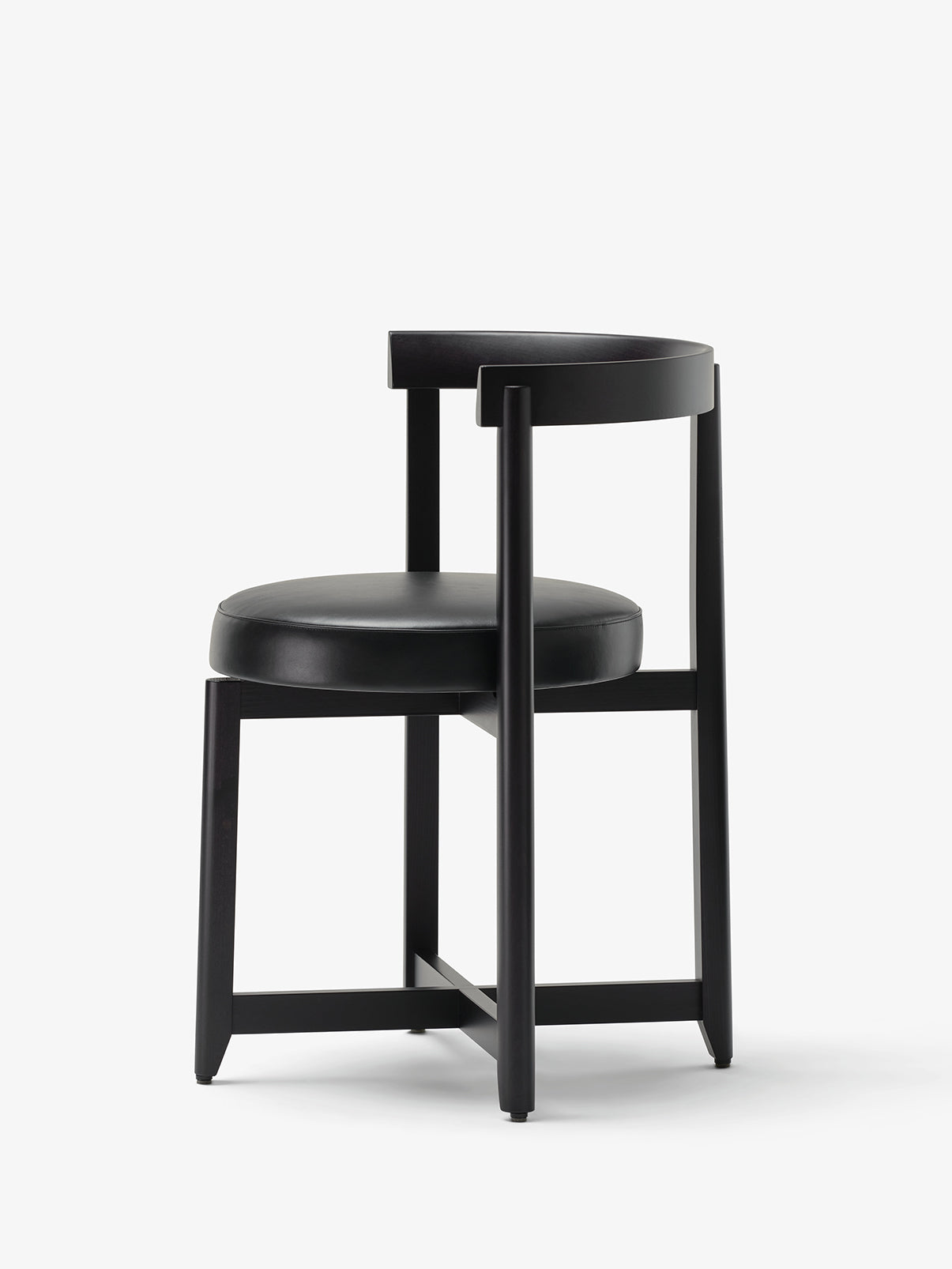 Mattiazzi APSIS Armchair เก้าอี้พักแขนโครงไม้ beech / walnut พร้อมเบาะบุและพนักพิงโค้ง สำหรับโต๊ะอาหาร คาเฟ่ ร้านอาหาร และพื้นที่ภายในร่วมสมัย