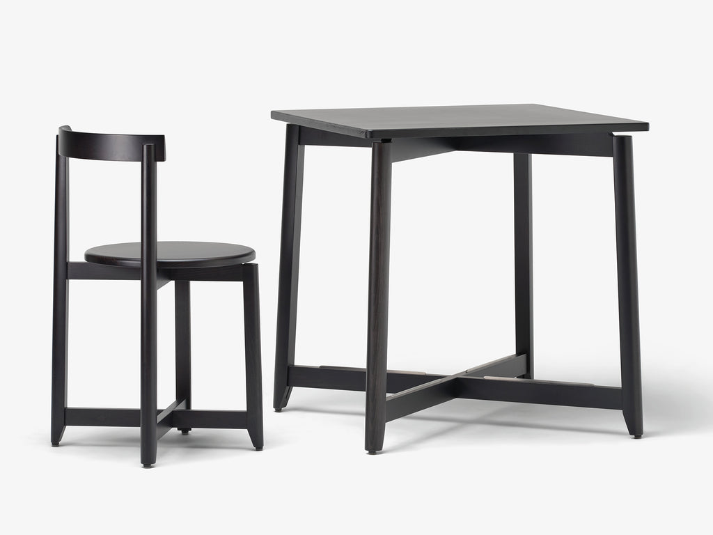 Mattiazzi APSIS Table โต๊ะไม้ solid beech ทรงกลมและทรงสี่เหลี่ยมสำหรับร้านอาหาร คาเฟ่ และพื้นที่ภายในร่วมสมัย