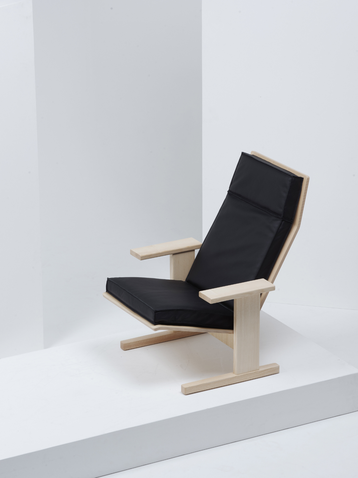 Mattiazzi MC15 QUINDICI Lounge Chair โครงไม้ ash พร้อม removable upholstery สำหรับพื้นที่ภายในร่วมสมัย
