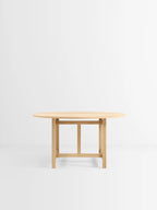 MOEBE Round Dining Table Ø130 โต๊ะอาหารทรงกลมไม้ oak โครงสร้าง H-frame ออกแบบโดย MOEBE