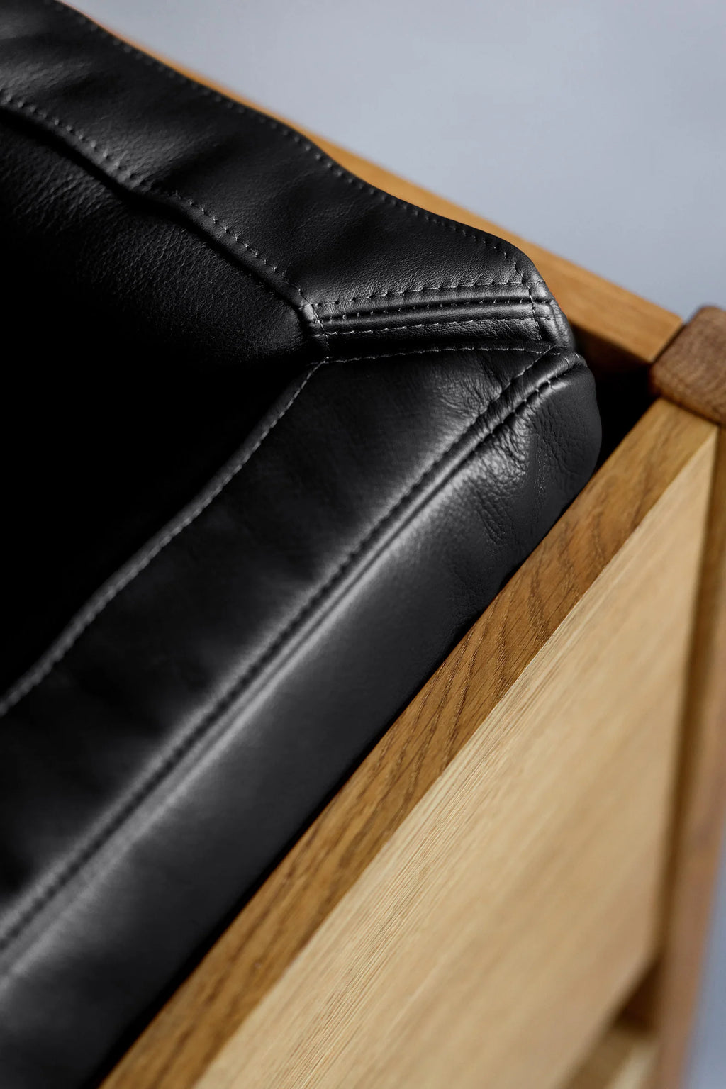MOEBE Lounge Chair