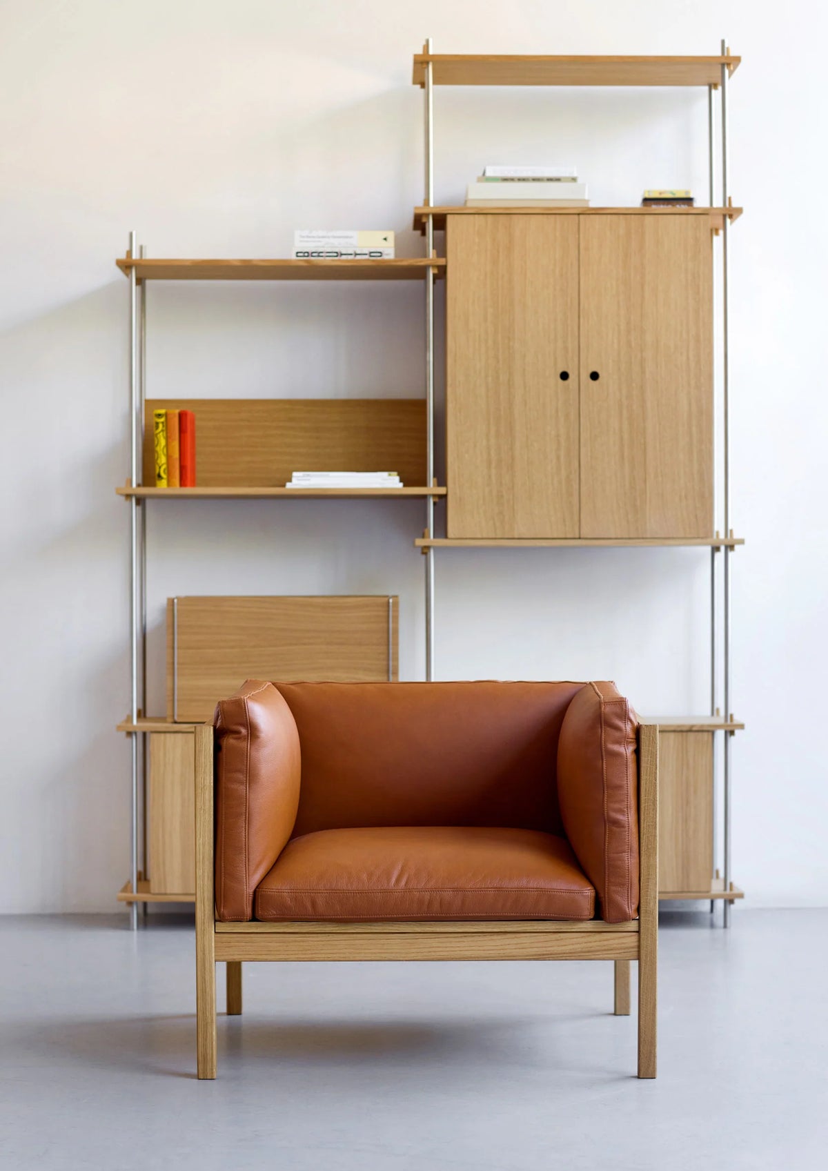 MOEBE Lounge Chair
