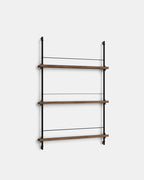 ชั้นวางของจาก MOEBE ดีไซน์เรียบง่ายแบบสแกนดิเนเวีย ปรับเปลี่ยนได้ตามพื้นที่และการใช้งาน ผลิตจากไม้โอ๊กแท้และโครงเหล็กเคลือบสีพาวเดอร์ แบบโมดูลาร์ปรับเพิ่มช่องหรือทำเต็มผนังได้ ใช้ชั้นไม้โอ๊ควีนียร์ FSC นำเข้าโดย Old Pine Trees.