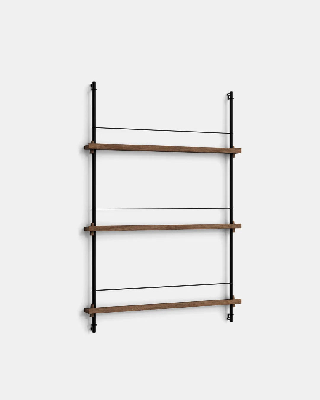 ชั้นวางของจาก MOEBE ดีไซน์เรียบง่ายแบบสแกนดิเนเวีย ปรับเปลี่ยนได้ตามพื้นที่และการใช้งาน ผลิตจากไม้โอ๊กแท้และโครงเหล็กเคลือบสีพาวเดอร์ แบบโมดูลาร์ปรับเพิ่มช่องหรือทำเต็มผนังได้ ใช้ชั้นไม้โอ๊ควีนียร์ FSC นำเข้าโดย Old Pine Trees.