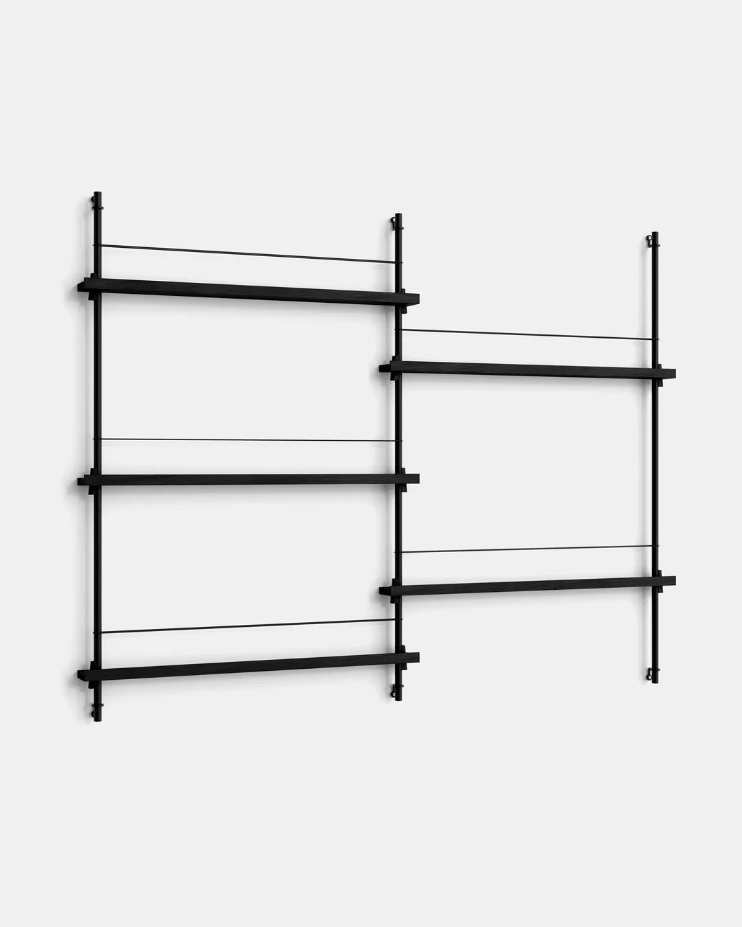 ชั้นวางของจาก MOEBE ดีไซน์เรียบง่ายแบบสแกนดิเนเวีย ปรับเปลี่ยนได้ตามพื้นที่และการใช้งาน ผลิตจากไม้โอ๊กแท้และโครงเหล็กเคลือบสีพาวเดอร์ แบบโมดูลาร์ปรับเพิ่มช่องหรือทำเต็มผนังได้ ใช้ชั้นไม้โอ๊ควีนียร์ FSC นำเข้าโดย Old Pine Trees.