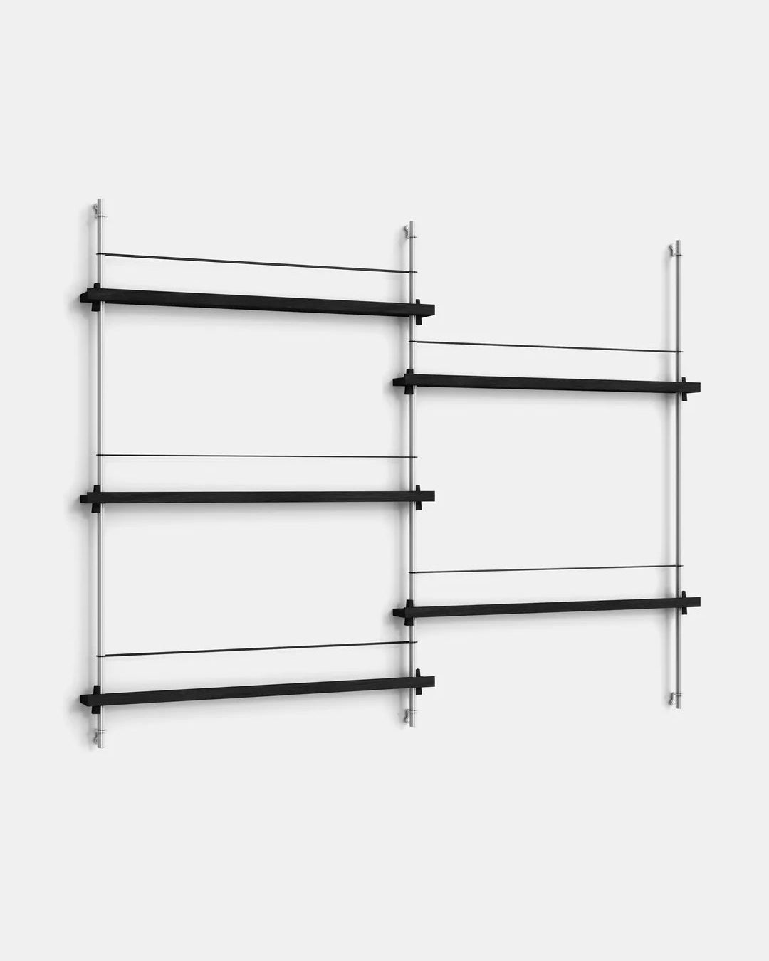 ชั้นวางของจาก MOEBE ดีไซน์เรียบง่ายแบบสแกนดิเนเวีย ปรับเปลี่ยนได้ตามพื้นที่และการใช้งาน ผลิตจากไม้โอ๊กแท้และโครงเหล็กเคลือบสีพาวเดอร์ แบบโมดูลาร์ปรับเพิ่มช่องหรือทำเต็มผนังได้ ใช้ชั้นไม้โอ๊ควีนียร์ FSC นำเข้าโดย Old Pine Trees.