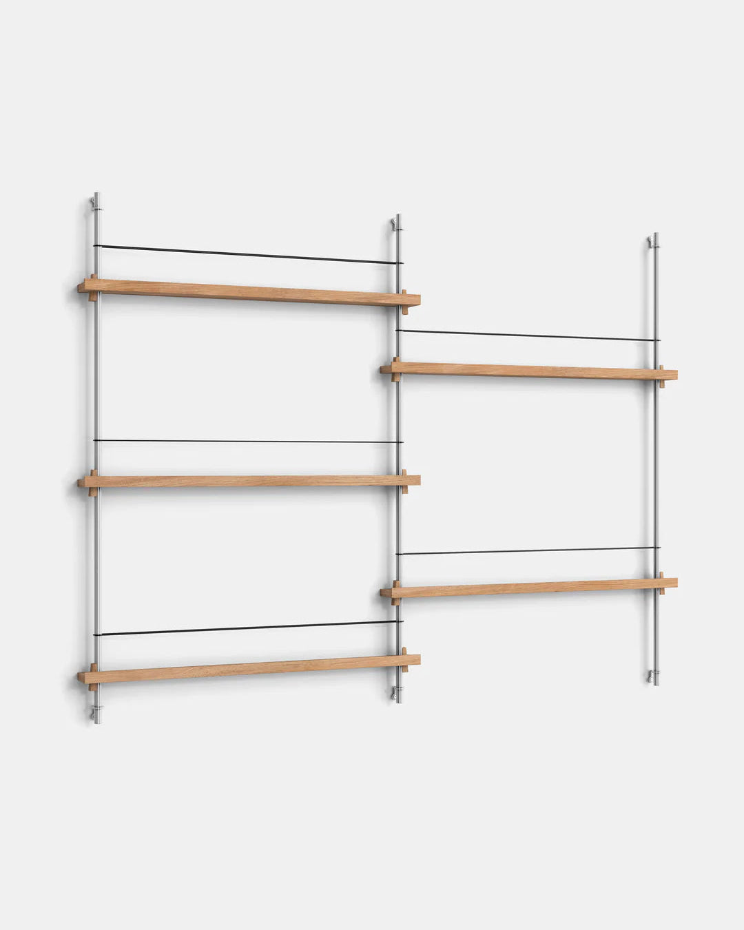 ชั้นวางของจาก MOEBE ดีไซน์เรียบง่ายแบบสแกนดิเนเวีย ปรับเปลี่ยนได้ตามพื้นที่และการใช้งาน ผลิตจากไม้โอ๊กแท้และโครงเหล็กเคลือบสีพาวเดอร์ แบบโมดูลาร์ปรับเพิ่มช่องหรือทำเต็มผนังได้ ใช้ชั้นไม้โอ๊ควีนียร์ FSC นำเข้าโดย Old Pine Trees.