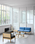 โซฟาโมดูลาร์จาก MOEBE ดีไซน์เรียบง่ายแบบสแกนดิเนเวีย ปรับเปลี่ยนได้ตามพื้นที่และการใช้ชีวิต ผลิตจากไม้โอ๊กแท้และผ้า Kvadrat สะท้อนแนวคิดของ Old Pine Trees เรื่องความงามที่ใช้งานได้จริงและอยู่กับเราได้นาน