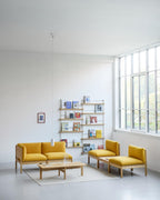 โซฟาโมดูลาร์จาก MOEBE ดีไซน์เรียบง่ายแบบสแกนดิเนเวีย ปรับเปลี่ยนได้ตามพื้นที่และการใช้ชีวิต ผลิตจากไม้โอ๊กแท้และผ้า Kvadrat สะท้อนแนวคิดของ Old Pine Trees เรื่องความงามที่ใช้งานได้จริงและอยู่กับเราได้นาน