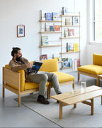 โซฟาโมดูลาร์จาก MOEBE ดีไซน์เรียบง่ายแบบสแกนดิเนเวีย ปรับเปลี่ยนได้ตามพื้นที่และการใช้ชีวิต ผลิตจากไม้โอ๊กแท้และผ้า Kvadrat สะท้อนแนวคิดของ Old Pine Trees เรื่องความงามที่ใช้งานได้จริงและอยู่กับเราได้นาน