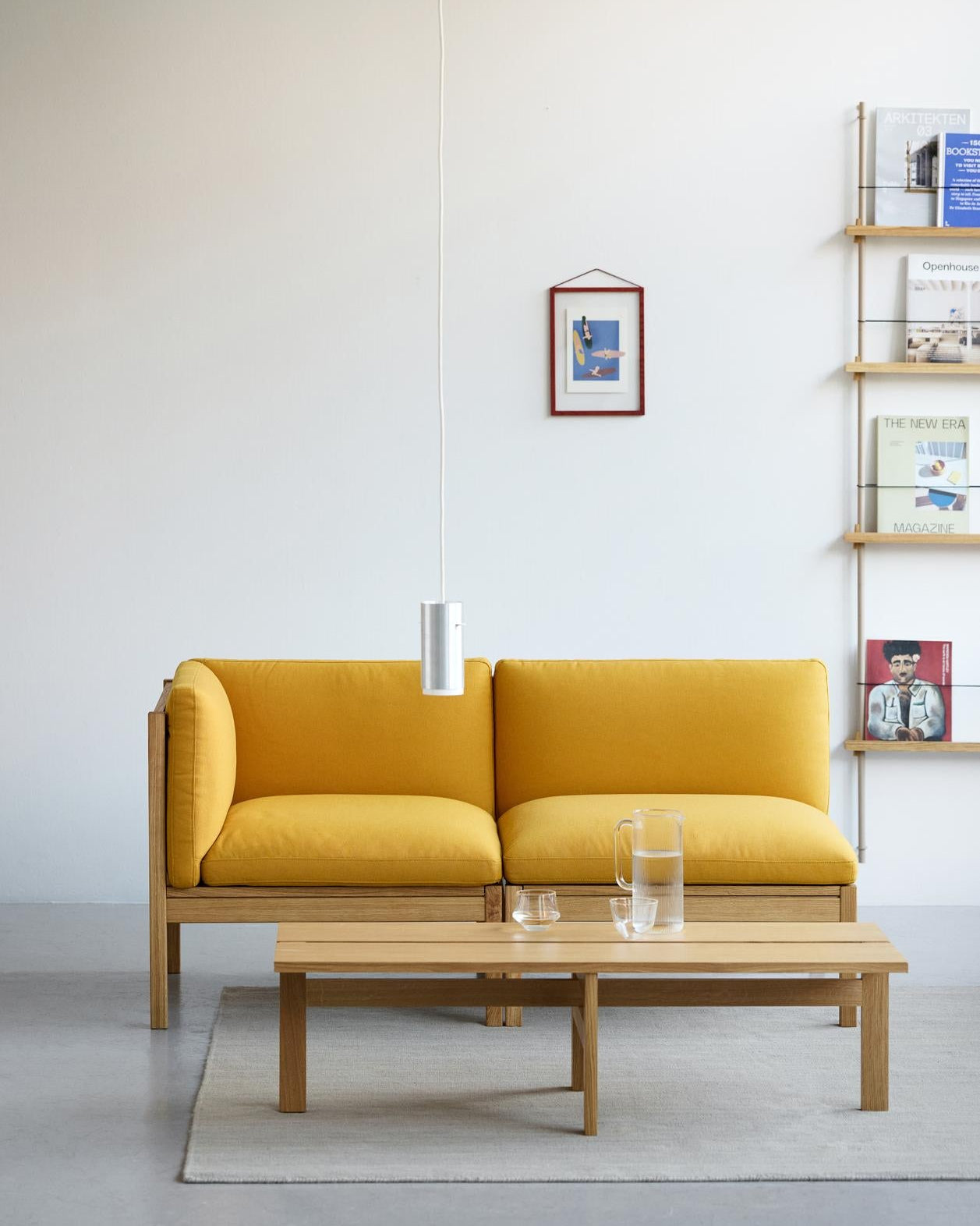 โซฟาโมดูลาร์จาก MOEBE ดีไซน์เรียบง่ายแบบสแกนดิเนเวีย ปรับเปลี่ยนได้ตามพื้นที่และการใช้ชีวิต ผลิตจากไม้โอ๊กแท้และผ้า Kvadrat สะท้อนแนวคิดของ Old Pine Trees เรื่องความงามที่ใช้งานได้จริงและอยู่กับเราได้นาน