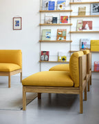 โซฟาโมดูลาร์จาก MOEBE ดีไซน์เรียบง่ายแบบสแกนดิเนเวีย ปรับเปลี่ยนได้ตามพื้นที่และการใช้ชีวิต ผลิตจากไม้โอ๊กแท้และผ้า Kvadrat สะท้อนแนวคิดของ Old Pine Trees เรื่องความงามที่ใช้งานได้จริงและอยู่กับเราได้นาน