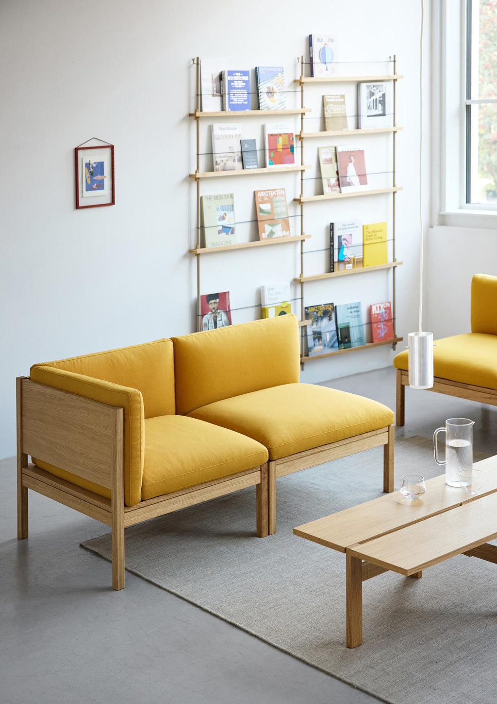 โซฟาโมดูลาร์จาก MOEBE ดีไซน์เรียบง่ายแบบสแกนดิเนเวีย ปรับเปลี่ยนได้ตามพื้นที่และการใช้ชีวิต ผลิตจากไม้โอ๊กแท้และผ้า Kvadrat สะท้อนแนวคิดของ Old Pine Trees เรื่องความงามที่ใช้งานได้จริงและอยู่กับเราได้นาน