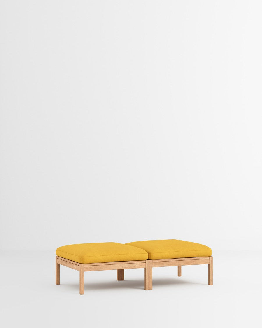 โซฟาโมดูลาร์จาก MOEBE ดีไซน์เรียบง่ายแบบสแกนดิเนเวีย ปรับเปลี่ยนได้ตามพื้นที่และการใช้ชีวิต ผลิตจากไม้โอ๊กแท้และผ้า Kvadrat สะท้อนแนวคิดของ Old Pine Trees เรื่องความงามที่ใช้งานได้จริงและอยู่กับเราได้นาน