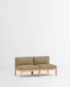 โซฟาโมดูลาร์จาก MOEBE ดีไซน์เรียบง่ายแบบสแกนดิเนเวีย ปรับเปลี่ยนได้ตามพื้นที่และการใช้ชีวิต ผลิตจากไม้โอ๊กแท้และผ้า Kvadrat สะท้อนแนวคิดของ Old Pine Trees เรื่องความงามที่ใช้งานได้จริงและอยู่กับเราได้นาน