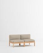 โซฟาโมดูลาร์จาก MOEBE ดีไซน์เรียบง่ายแบบสแกนดิเนเวีย ปรับเปลี่ยนได้ตามพื้นที่และการใช้ชีวิต ผลิตจากไม้โอ๊กแท้และผ้า Kvadrat สะท้อนแนวคิดของ Old Pine Trees เรื่องความงามที่ใช้งานได้จริงและอยู่กับเราได้นาน