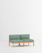 โซฟาโมดูลาร์จาก MOEBE ดีไซน์เรียบง่ายแบบสแกนดิเนเวีย ปรับเปลี่ยนได้ตามพื้นที่และการใช้ชีวิต ผลิตจากไม้โอ๊กแท้และผ้า Kvadrat สะท้อนแนวคิดของ Old Pine Trees เรื่องความงามที่ใช้งานได้จริงและอยู่กับเราได้นาน