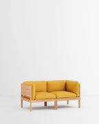 โซฟาโมดูลาร์จาก MOEBE ดีไซน์เรียบง่ายแบบสแกนดิเนเวีย ปรับเปลี่ยนได้ตามพื้นที่และการใช้ชีวิต ผลิตจากไม้โอ๊กแท้และผ้า Kvadrat สะท้อนแนวคิดของ Old Pine Trees เรื่องความงามที่ใช้งานได้จริงและอยู่กับเราได้นาน