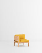 โซฟาโมดูลาร์จาก MOEBE ดีไซน์เรียบง่ายแบบสแกนดิเนเวีย ปรับเปลี่ยนได้ตามพื้นที่และการใช้ชีวิต ผลิตจากไม้โอ๊กแท้และผ้า Kvadrat สะท้อนแนวคิดของ Old Pine Trees เรื่องความงามที่ใช้งานได้จริงและอยู่กับเราได้นาน