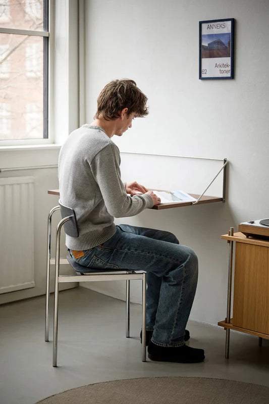 MOEBE Offset Chair เก้าอี้โครงเหล็กดีไซน์มินิมอล ที่นั่งไม้โอ๊ค จากแบรนด์ MOEBE