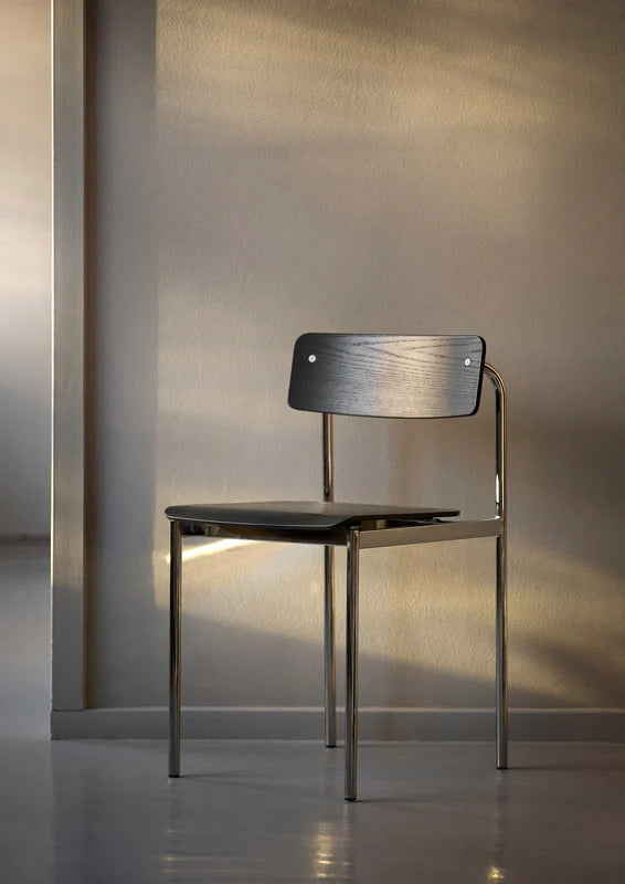 MOEBE Offset Chair เก้าอี้โครงเหล็กดีไซน์มินิมอล ที่นั่งไม้โอ๊ค จากแบรนด์ MOEBE