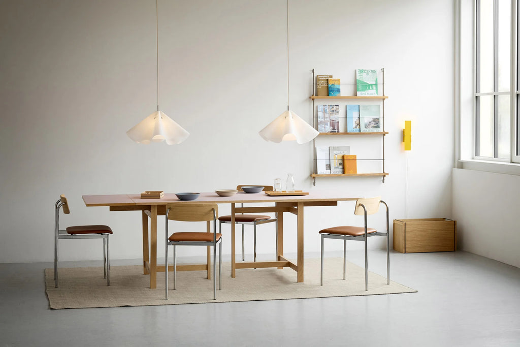 MOEBE Offset Chair เก้าอี้โครงเหล็กดีไซน์มินิมอล ที่นั่งไม้โอ๊ค จากแบรนด์ MOEBE