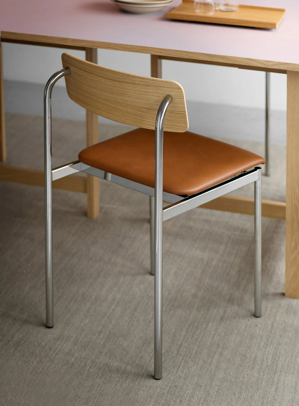 MOEBE Offset Chair เก้าอี้โครงเหล็กดีไซน์มินิมอล ที่นั่งไม้โอ๊ค จากแบรนด์ MOEBE