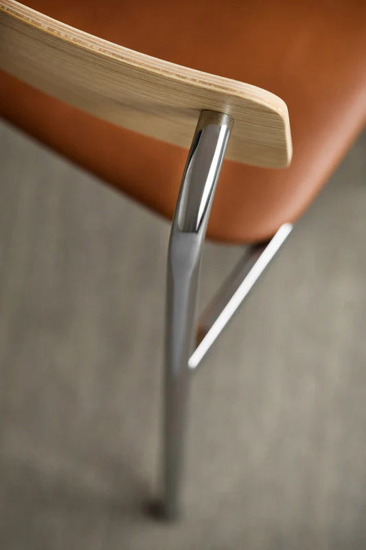 MOEBE Offset Chair เก้าอี้โครงเหล็กดีไซน์มินิมอล ที่นั่งไม้โอ๊ค จากแบรนด์ MOEBE