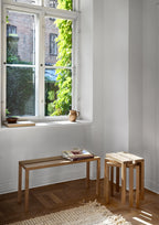 MOEBE Peg Bench ม้านั่งไม้ oak ประกอบด้วย peg มีช่องจับตรงกลาง ออกแบบโดย MOEBE