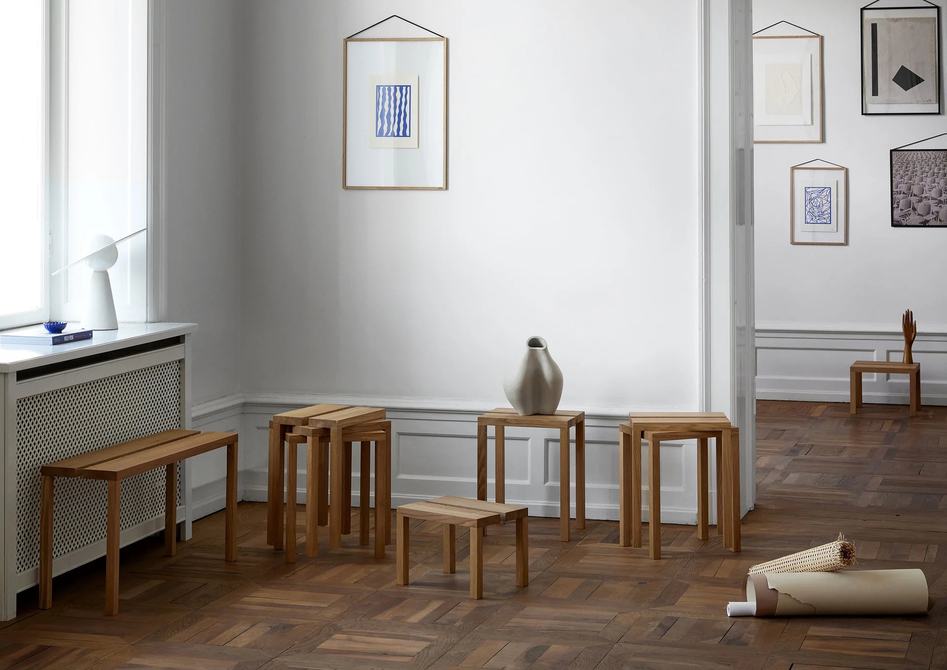 MOEBE Peg Step Stool สตูลไม้ oak ใช้เป็น step ได้ มีช่องจับตรงกลาง ออกแบบโดย MOEBE