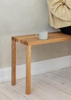 MOEBE Peg Bench ม้านั่งไม้ oak ประกอบด้วย peg มีช่องจับตรงกลาง ออกแบบโดย MOEBE