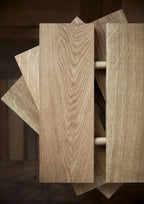 MOEBE Peg Bench ม้านั่งไม้ oak ประกอบด้วย peg มีช่องจับตรงกลาง ออกแบบโดย MOEBE