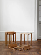 MOEBE Peg Step Stool สตูลไม้ oak ใช้เป็น step ได้ มีช่องจับตรงกลาง ออกแบบโดย MOEBE