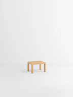 MOEBE Peg Step Stool สตูลไม้ oak ใช้เป็น step ได้ มีช่องจับตรงกลาง ออกแบบโดย MOEBE