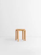 MOEBE Peg Step Stool สตูลไม้ oak ใช้เป็น step ได้ มีช่องจับตรงกลาง ออกแบบโดย MOEBE
