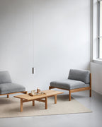 โต๊ะกาแฟทรงสี่เหลี่ยมจาก MOEBE ดีไซน์เรียบง่ายแบบสแกนดิเนเวีย โครงขาไม้ไขว้กลางสร้างความโปร่งเบาและสมดุล ผลิตจากไม้โอ๊กแท้ที่ได้รับการรับรอง FSC สะท้อนแนวคิดของ Old Pine Trees เรื่องความงามที่ใช้งานได้จริงและอยู่กับเราได้นาน