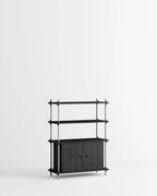 ชั้นวางของ ชั้นเก็บของ ชั้นวางตกแต่งบ้าน ชั้นจัดแสดงของสะสม ชั้นจัดระเบียบ และชั้นโชว์ของจาก MOEBE ดีไซน์เรียบง่ายแบบสแกนดิเนเวีย ปรับเปลี่ยนได้ตามพื้นที่และการใช้งาน ผลิตจากไม้โอ๊กแท้และเหล็กเคลือบสีพาวเดอร์ สะท้อนแนวคิดของ Old Pine Trees เรื่องความงามที่ใช้งานได้จริงและอยู่กับเราได้นาน