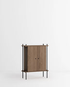 ชั้นวางของ ชั้นเก็บของ ชั้นวางตกแต่งบ้าน ชั้นจัดแสดงของสะสม ชั้นจัดระเบียบ และชั้นโชว์ของจาก MOEBE ดีไซน์เรียบง่ายแบบสแกนดิเนเวีย ปรับเปลี่ยนได้ตามพื้นที่และการใช้งาน ผลิตจากไม้โอ๊กแท้และเหล็กเคลือบสีพาวเดอร์ สะท้อนแนวคิดของ Old Pine Trees เรื่องความงามที่ใช้งานได้จริงและอยู่กับเราได้นาน