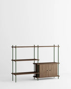 ชั้นวางของ ชั้นเก็บของ ชั้นวางตกแต่งบ้าน ชั้นจัดแสดงของสะสม ชั้นจัดระเบียบ และชั้นโชว์ของจาก MOEBE ดีไซน์เรียบง่ายแบบสแกนดิเนเวีย ปรับเปลี่ยนได้ตามพื้นที่และการใช้งาน ผลิตจากไม้โอ๊กแท้และเหล็กเคลือบสีพาวเดอร์ สะท้อนแนวคิดของ Old Pine Trees เรื่องความงามที่ใช้งานได้จริงและอยู่กับเราได้นาน