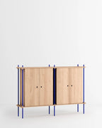 ชั้นวางของ ชั้นเก็บของ ชั้นวางตกแต่งบ้าน ชั้นจัดแสดงของสะสม ชั้นจัดระเบียบ และชั้นโชว์ของจาก MOEBE ดีไซน์เรียบง่ายแบบสแกนดิเนเวีย ปรับเปลี่ยนได้ตามพื้นที่และการใช้งาน ผลิตจากไม้โอ๊กแท้และเหล็กเคลือบสีพาวเดอร์ สะท้อนแนวคิดของ Old Pine Trees เรื่องความงามที่ใช้งานได้จริงและอยู่กับเราได้นาน