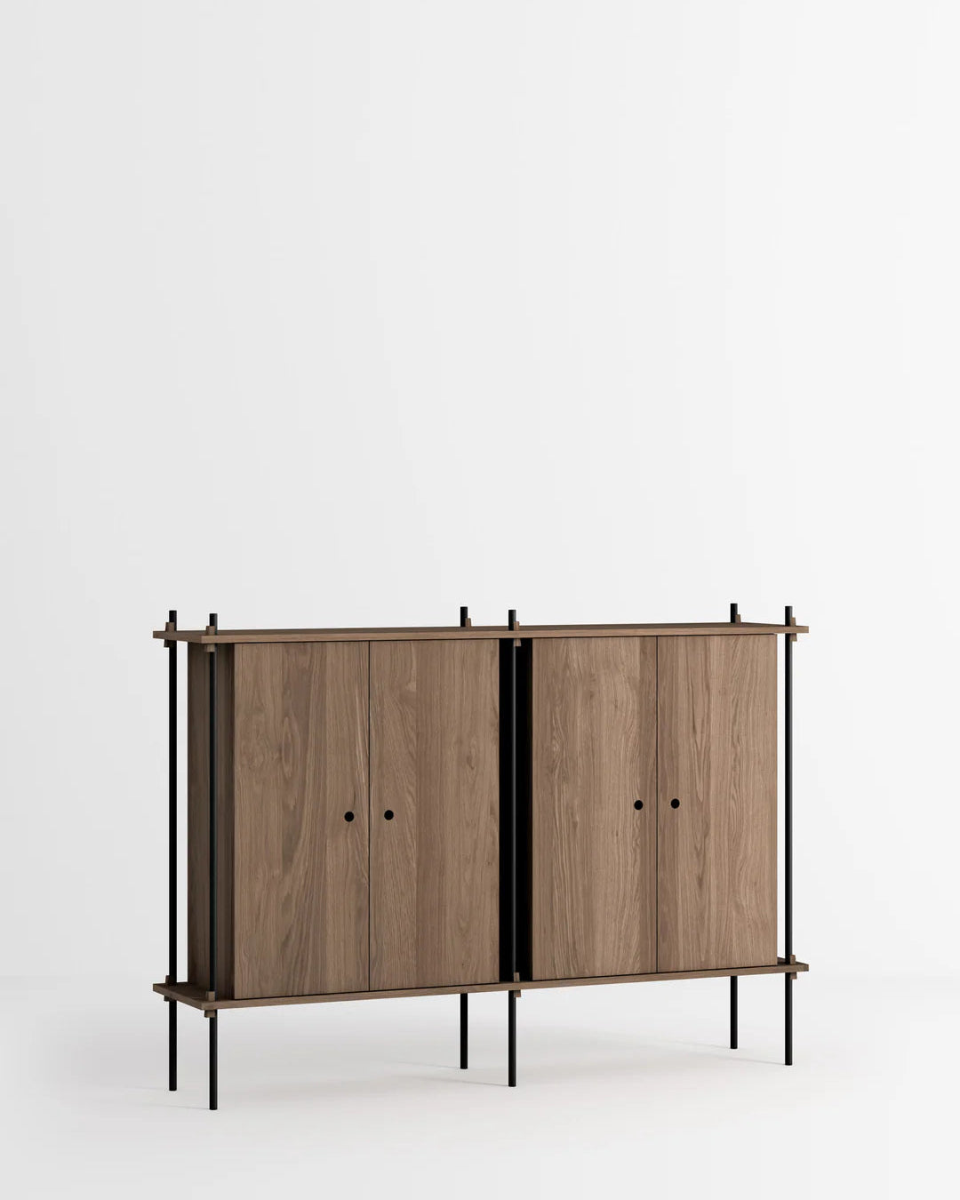 ชั้นวางของ ชั้นเก็บของ ชั้นวางตกแต่งบ้าน ชั้นจัดแสดงของสะสม ชั้นจัดระเบียบ และชั้นโชว์ของจาก MOEBE ดีไซน์เรียบง่ายแบบสแกนดิเนเวีย ปรับเปลี่ยนได้ตามพื้นที่และการใช้งาน ผลิตจากไม้โอ๊กแท้และเหล็กเคลือบสีพาวเดอร์ สะท้อนแนวคิดของ Old Pine Trees เรื่องความงามที่ใช้งานได้จริงและอยู่กับเราได้นาน