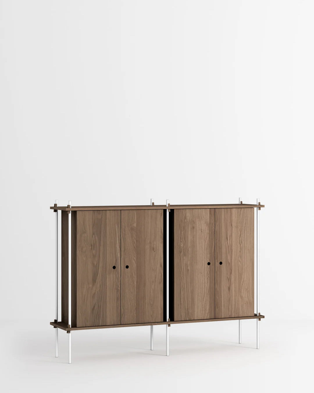 ชั้นวางของ ชั้นเก็บของ ชั้นวางตกแต่งบ้าน ชั้นจัดแสดงของสะสม ชั้นจัดระเบียบ และชั้นโชว์ของจาก MOEBE ดีไซน์เรียบง่ายแบบสแกนดิเนเวีย ปรับเปลี่ยนได้ตามพื้นที่และการใช้งาน ผลิตจากไม้โอ๊กแท้และเหล็กเคลือบสีพาวเดอร์ สะท้อนแนวคิดของ Old Pine Trees เรื่องความงามที่ใช้งานได้จริงและอยู่กับเราได้นาน