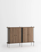 ชั้นวางของ ชั้นเก็บของ ชั้นวางตกแต่งบ้าน ชั้นจัดแสดงของสะสม ชั้นจัดระเบียบ และชั้นโชว์ของจาก MOEBE ดีไซน์เรียบง่ายแบบสแกนดิเนเวีย ปรับเปลี่ยนได้ตามพื้นที่และการใช้งาน ผลิตจากไม้โอ๊กแท้และเหล็กเคลือบสีพาวเดอร์ สะท้อนแนวคิดของ Old Pine Trees เรื่องความงามที่ใช้งานได้จริงและอยู่กับเราได้นาน