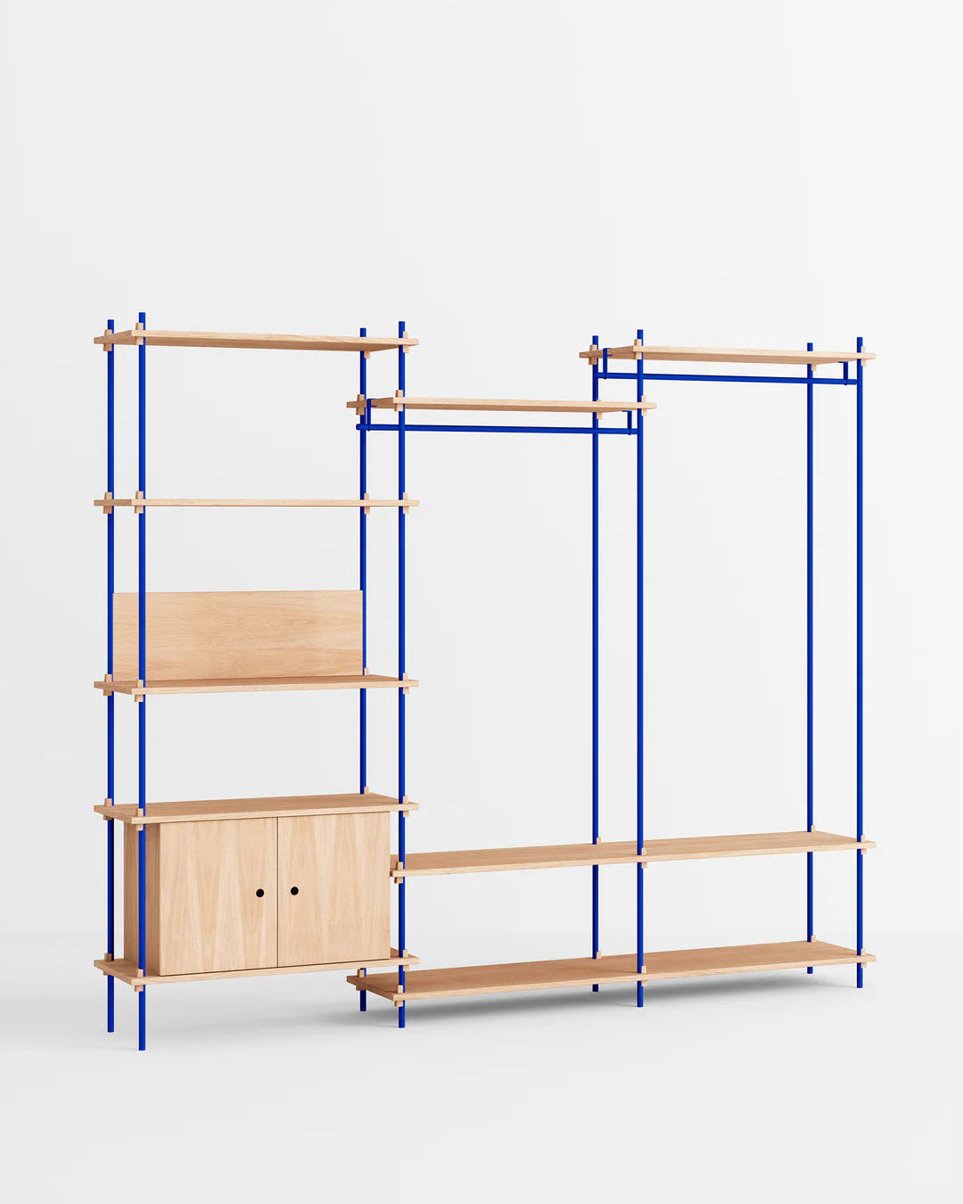 ราวแขวนผ้า MOEBE แบบโมดูลาร์ ทำจากไม้โอ๊กสไตล์สแกนดิเนเวียน นำเข้าโดย Old Pine Trees ปรับแต่งได้ไม่สิ้นสุด เพิ่มชิ้นส่วนหรือปรับรูปแบบได้ตามต้องการ โครงสร้างแบบคอมโพเนนต์ แข็งแรง ใช้งานได้นาน เหมาะสำหรับการจัดเก็บเสื้อผ้าและตกแต่งบ้านในสไตล์สแกนดิเนเวียนอย่างเป็นระเบียบ